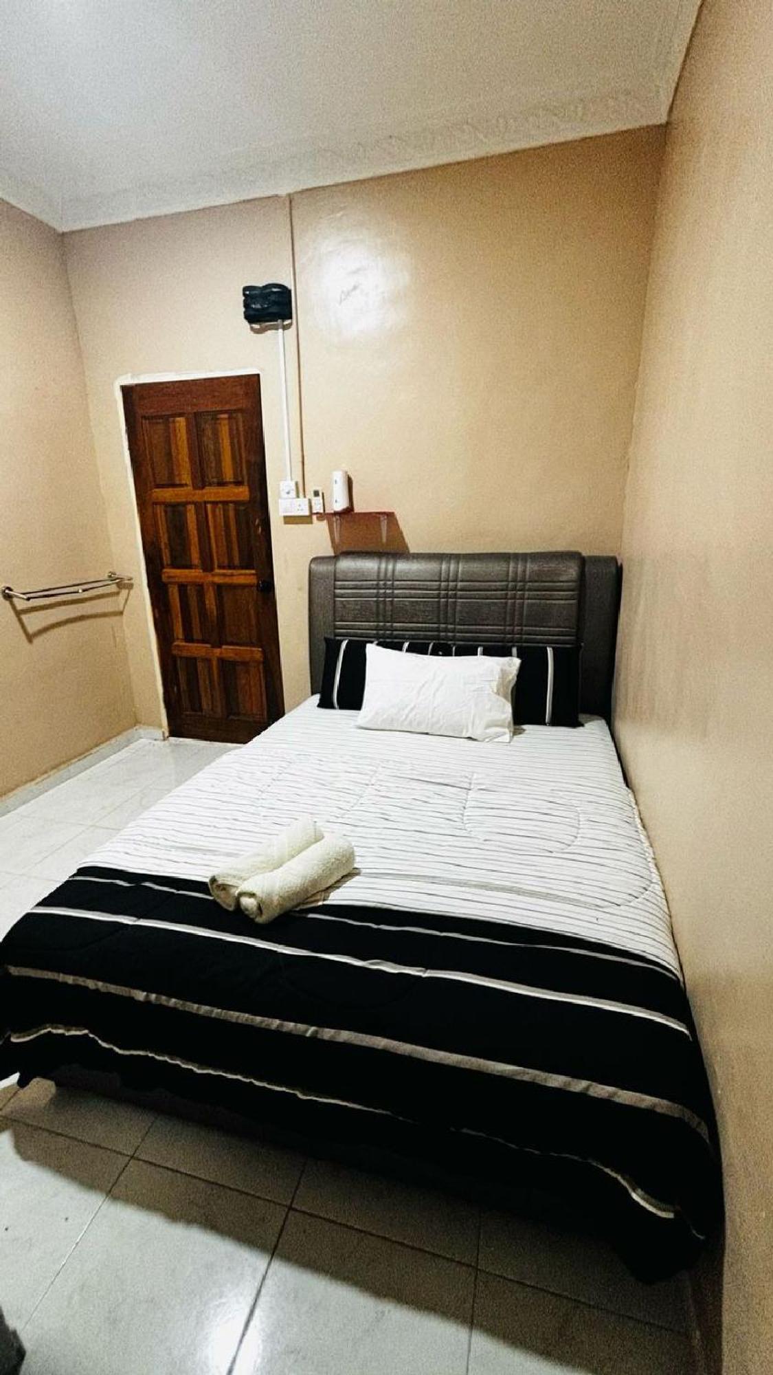 Capital O 91126 The Raga Chalet Yan Εξωτερικό φωτογραφία